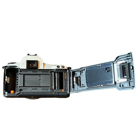 Canon EOS Rebel 2000 35mm SLR Film Camera, 2 Lenses/Filters/Strap/Camera Bag - Picture 8 of 16